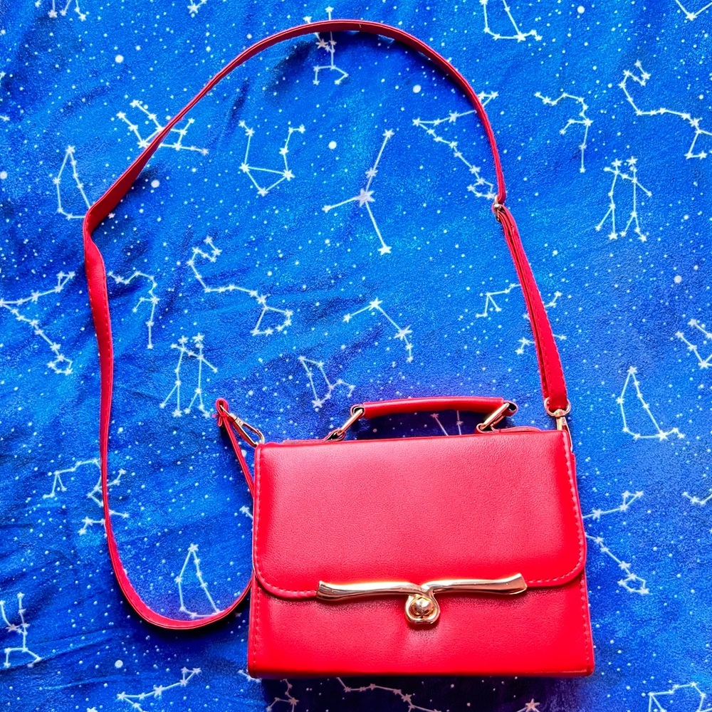 ✨Host Pick!✨Red & Gold Heart Locket / Clasp Shoulder Purse